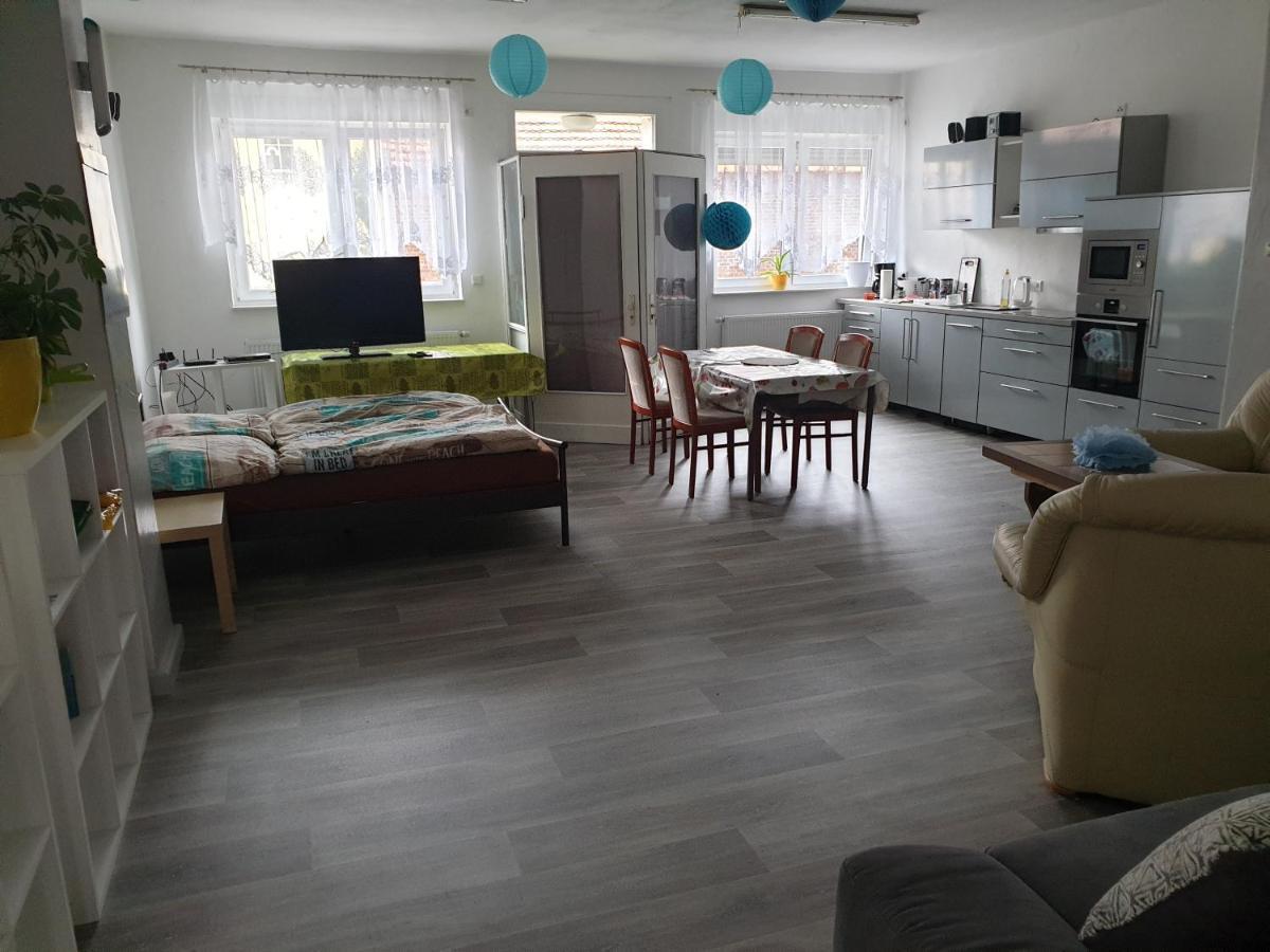 Einraum-Ferienwohnung 46M2 Eisenhuettenstadt-Diehlo Eksteriør billede